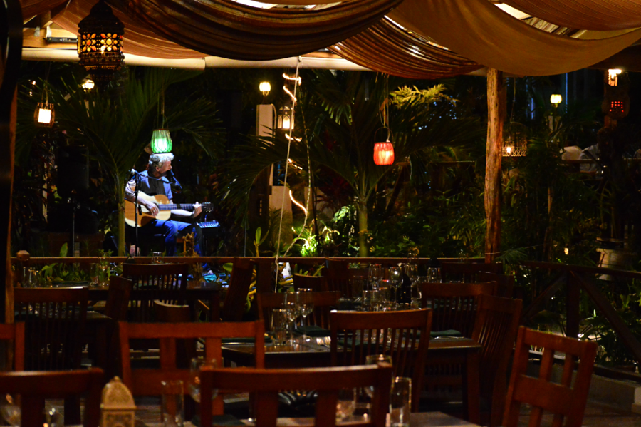 Romantic atmosphere with live music in a restaurant in Belize